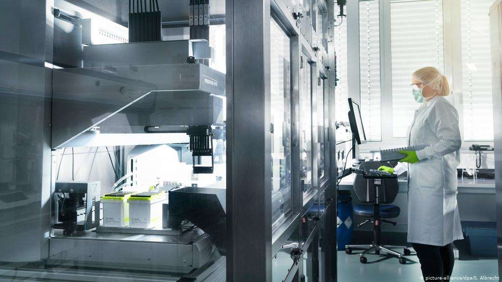 क्या कोरोना वैक्सीन के वैश्विक वितरण पर कब्जा चाहता है रूस